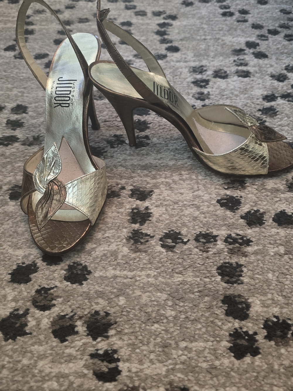 70's Metallic Slingback Heels with Decorative Leaf Accent Size 6 ½m